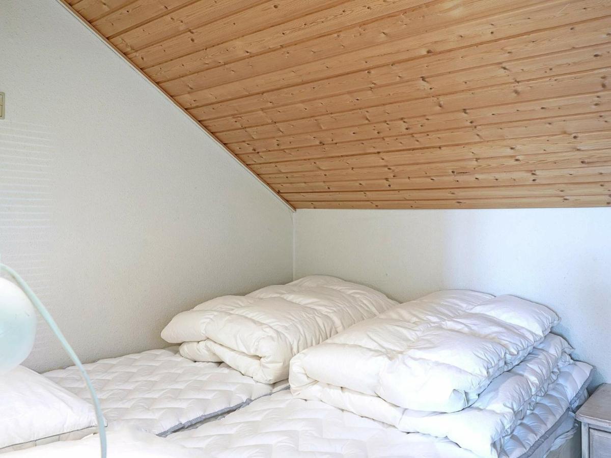 Three-Bedroom Holiday Home In Hasle 3 Vang  Oda fotoğraf